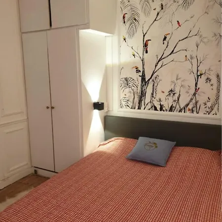 Large Flat 5min From The Arc De Triomphe *