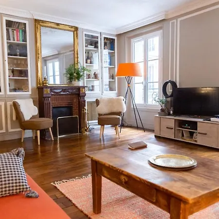 Large Flat 5min From The Arc De Triomphe *