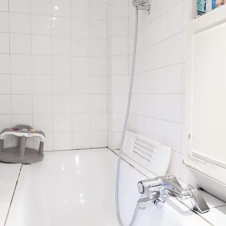 Large Flat 5min From The Arc De Triomphe