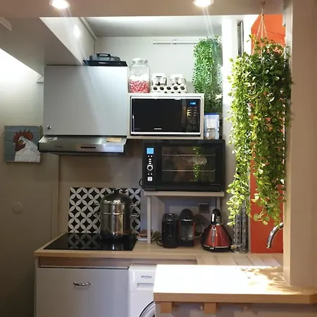 Large Flat 5min From The Arc De Triomphe *