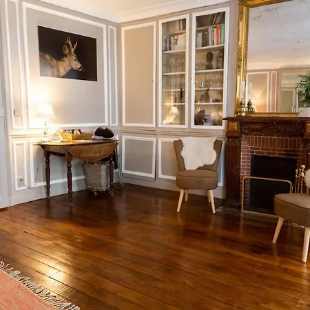 Large Flat 5min From The Arc De Triomphe Paris