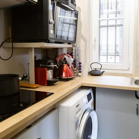 Large Flat 5min From The Arc De Triomphe Paris