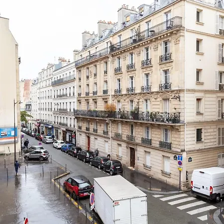 Large Flat 5min From The Arc De Triomphe